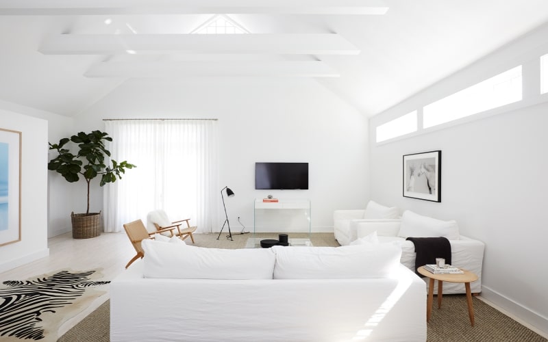 Phong cách tối giản giúp không gian phòng khách nhỏ thông thoáng nhưng đủ tiện nghi