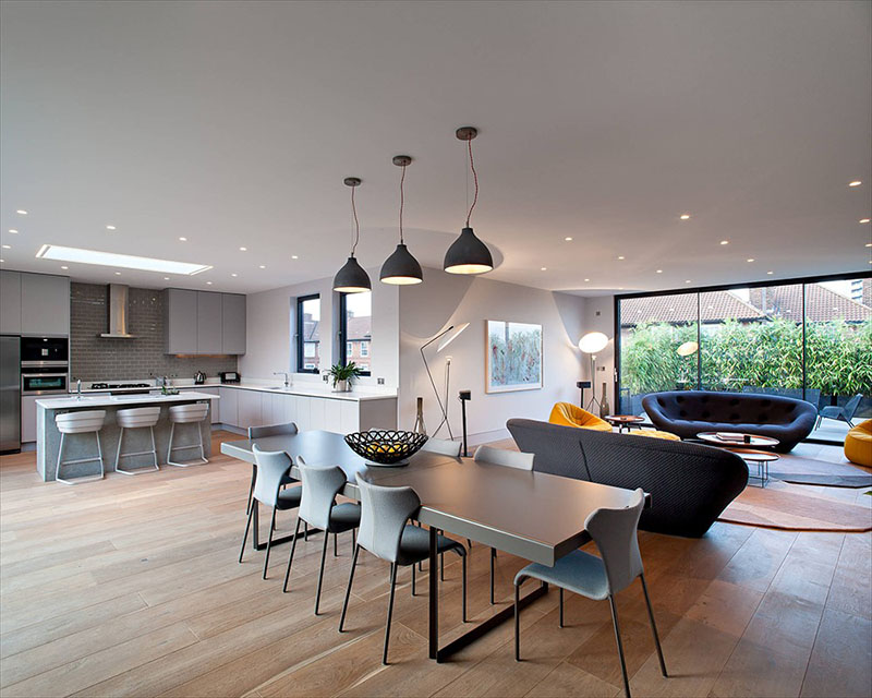Giải pháp kiến trúc kết hợp không gian phòng bếp và phòng khách giúp tối ưu hoá diện tích sử dụng